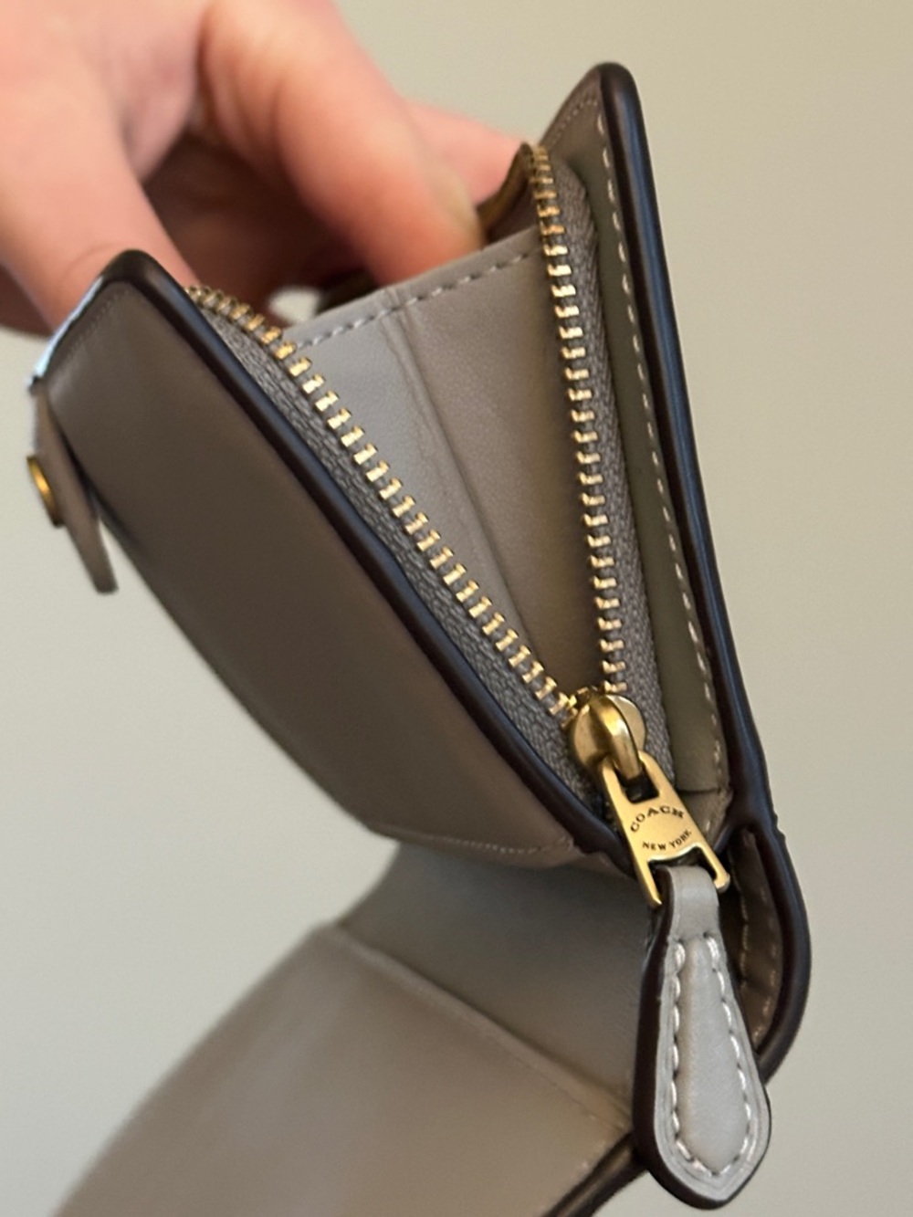 Coach Studio Medium Wallet - Dove grey - Picture 10 of 13